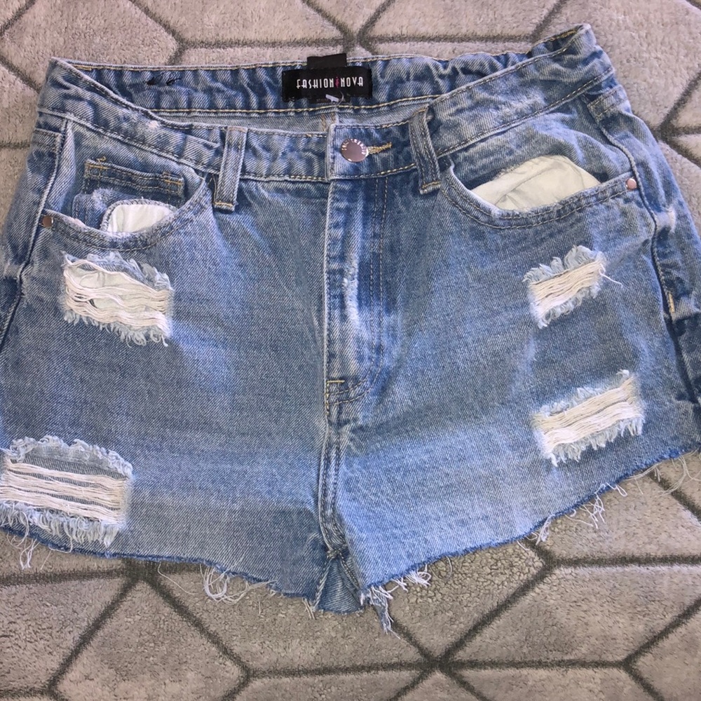 Brand new fashion nova shorts, only worn once! ✨ - Picture 1 of 2